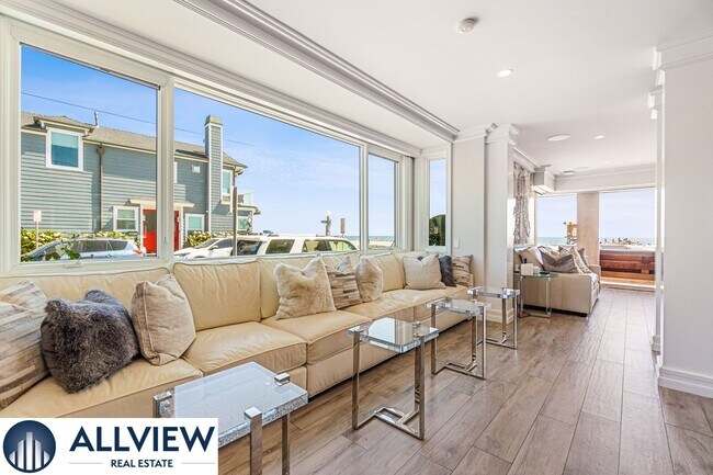 Foto del edificio - Stunning Beach House located on Newport Beach Boardwalk- 30+ Day Rental!