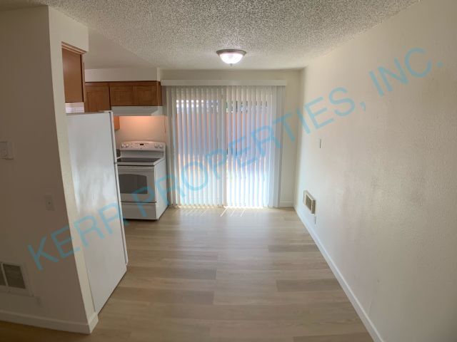 Building Photo - Charming 3-Bed Retreat with 2 Full Baths in Portland's Heart – 1000 Sq Ft of Comfort!