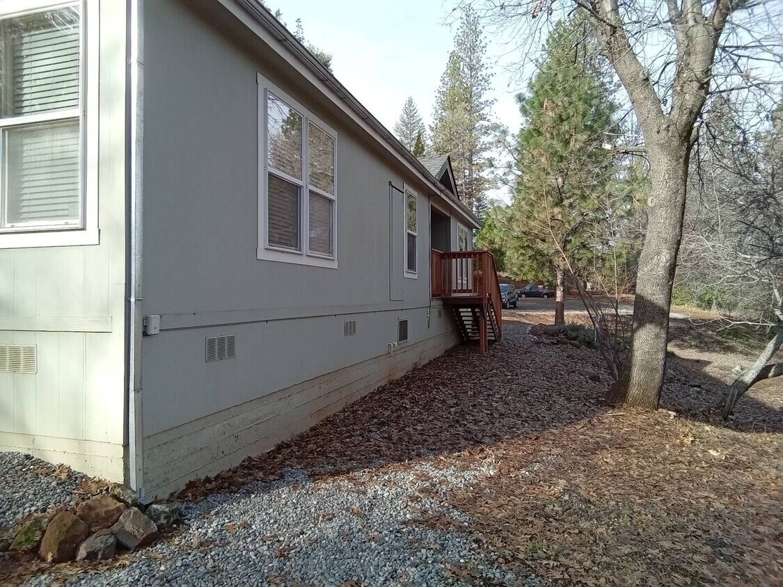 Building Photo - 331 Black Bart Rd