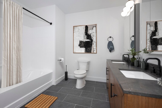 Building Photo - 55 Riverwalk