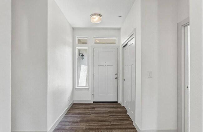 Foto del edificio - Lake California Home with 2 Car Garage and RV Parking- Available for Move In! $1000 MOVE IN SPECIAL!