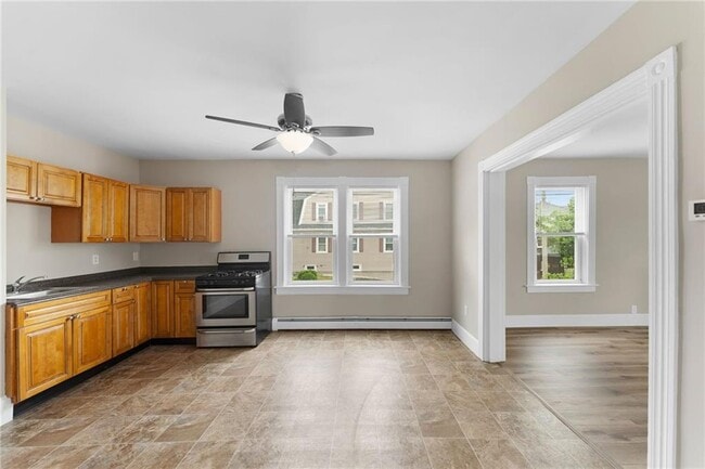 Building Photo - 420 Elm St