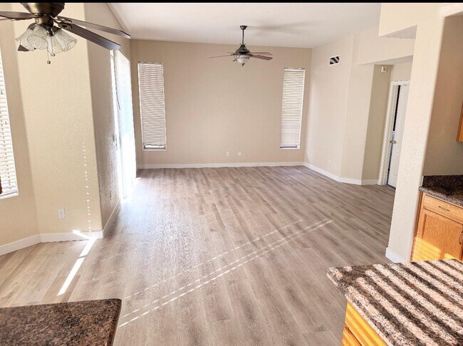 Foto del edificio - 17640 N 17th St