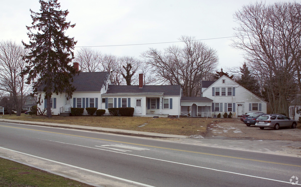 Building Photo - 97-107 Main St