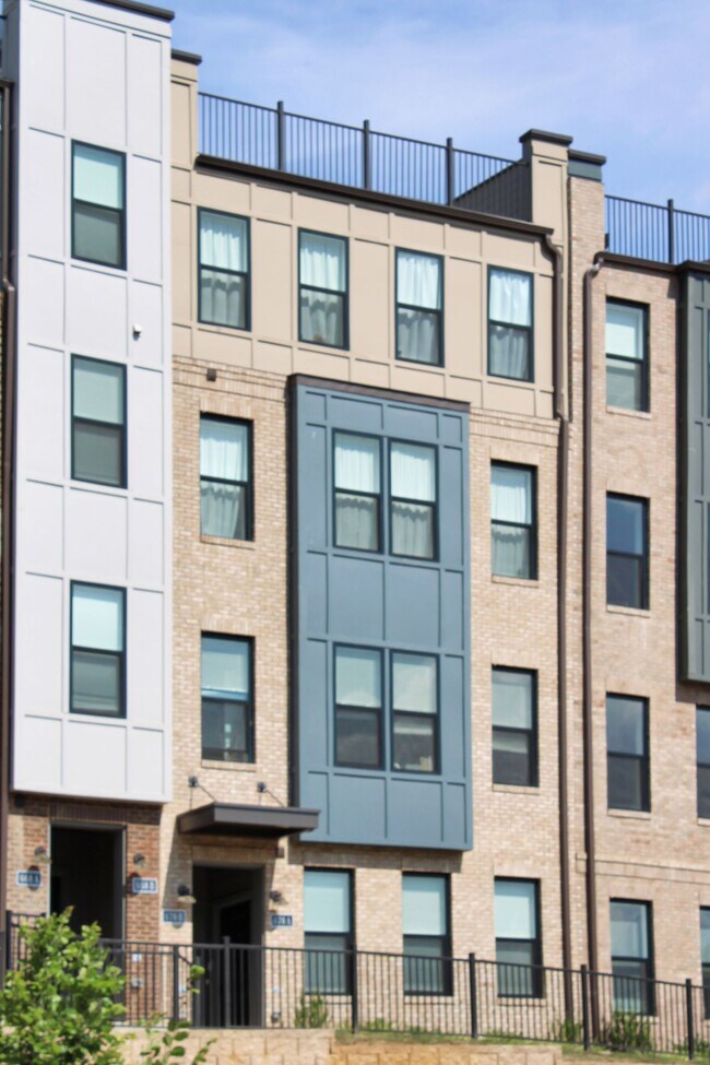 Foto del edificio - One-Room in shared condo