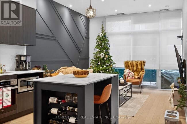 Building Photo - 99 The Donway W