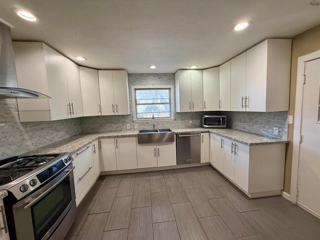 Foto del edificio - 2101 Jones St