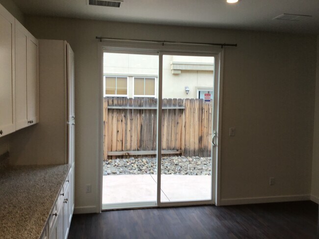 Foto del edificio - 1940 Black Sand Dr