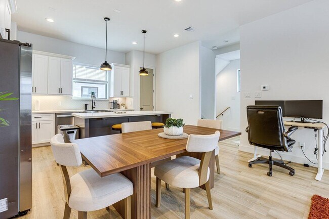 Building Photo - 2339 Eagle St