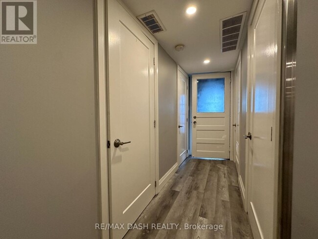 Photo du bâtiment - 725 Palmerston Ave