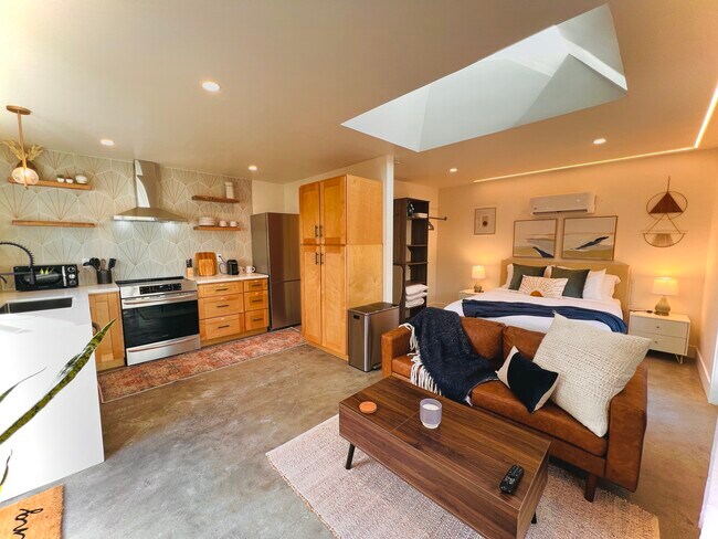 Foto del edificio - 4588 Winona Ave