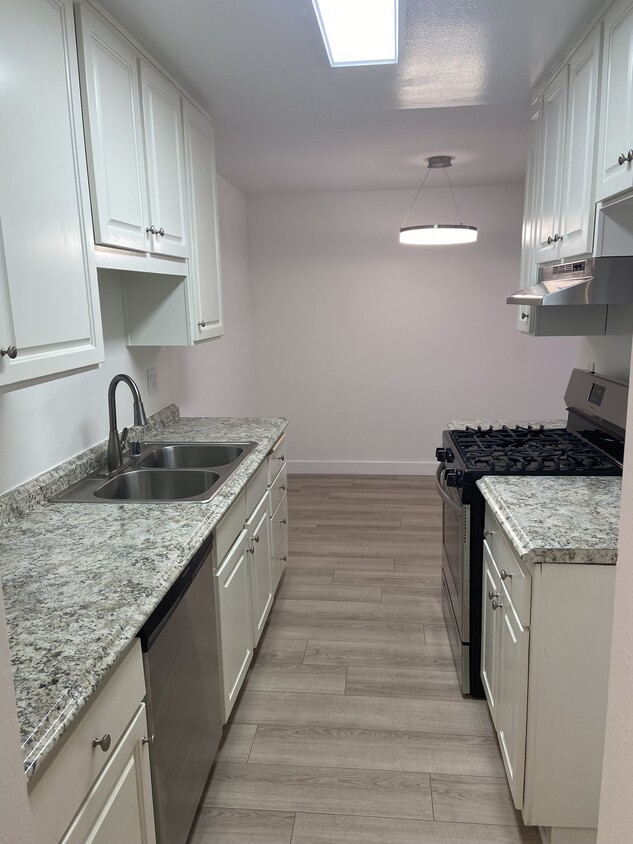Foto principal - 6750 Glade Ave