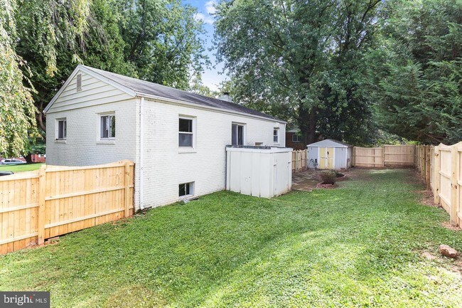 Building Photo - 3905 Fairview Dr
