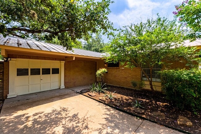 Building Photo - Beautiful 3 bedroom, 1 bath home in South ...
