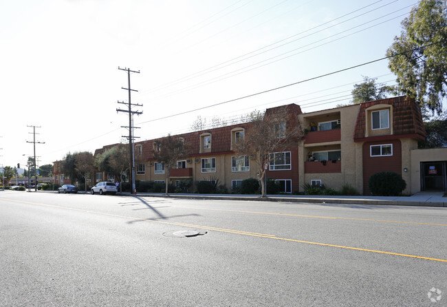 Building Photo - Sunset Ridge at La Crescenta