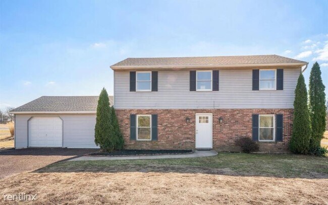 Building Photo - 3 br, 1 bath Townhome - 9 Doylestown Pike