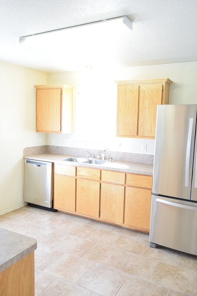 Building Photo - 3902 John Haedge Dr