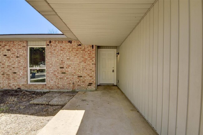 Building Photo - 24015 Beef Canyon Dr