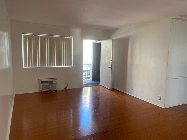 Foto del edificio - 1616 N Formosa Ave