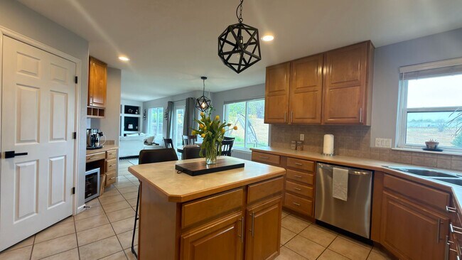 Building Photo - Great Furnished House (can be unfurnished) In Fort Collins