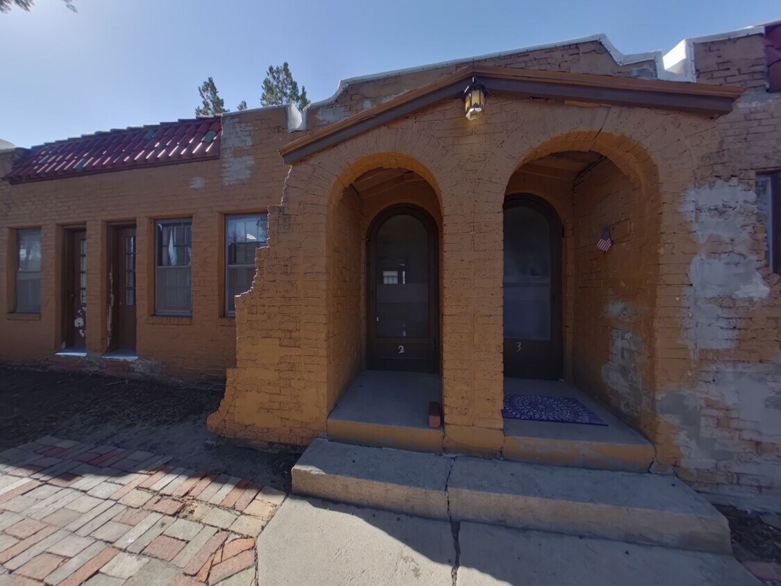 Primary Photo - 3905 E Elm