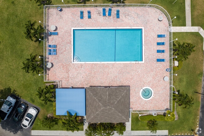 Foto del edificio - Monterey Village