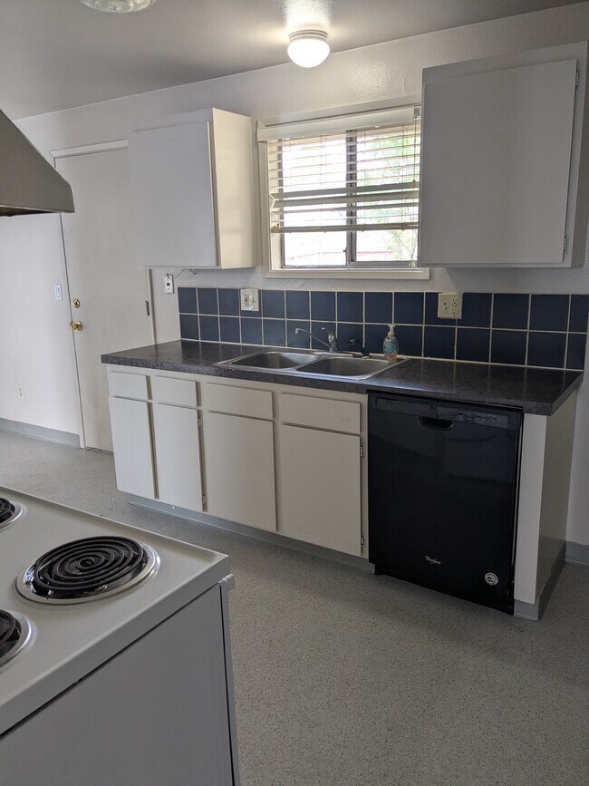 cocina - 1427 Lakeview Ave