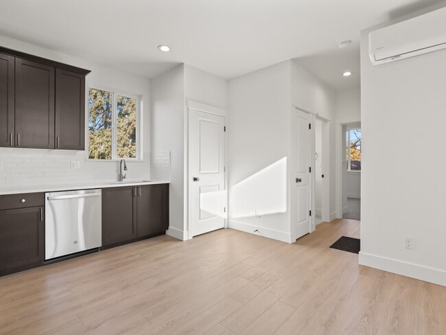 Building Photo - 7490 SE 51st Ave