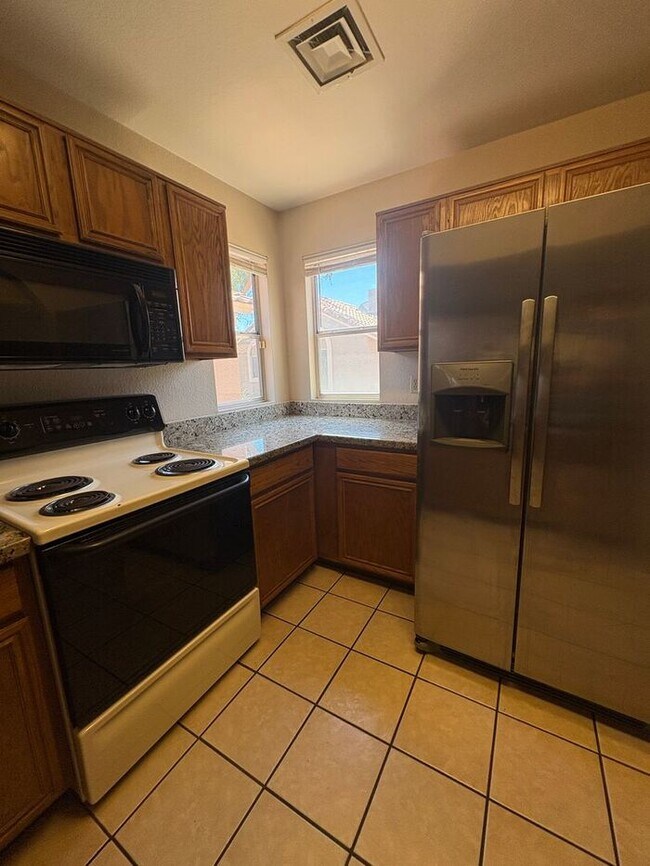 Foto del edificio - READY TO TOUR NOW! 2 Bedroom 2 Bath Peoria Townhouse