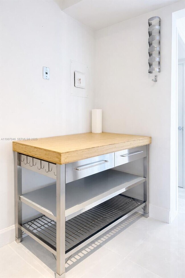 Foto del edificio - 3731 N Country Club Dr