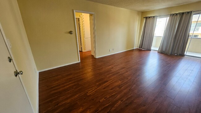 Foto del edificio - 638 N W Knoll Dr