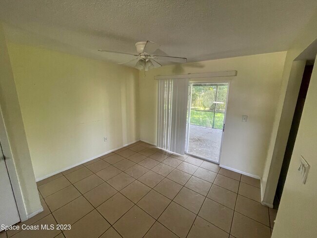 Foto del edificio - 897 Levitt Pkwy