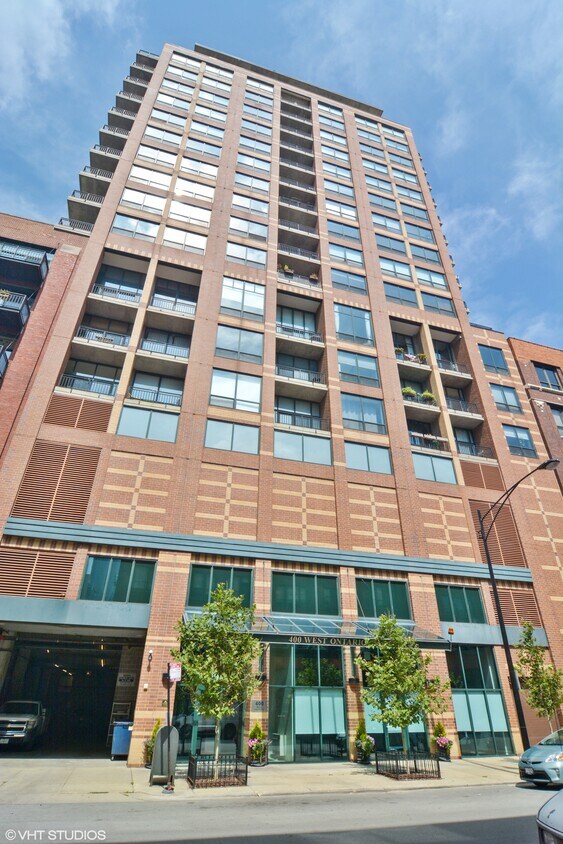 Primary Photo - 400 W Ontario St