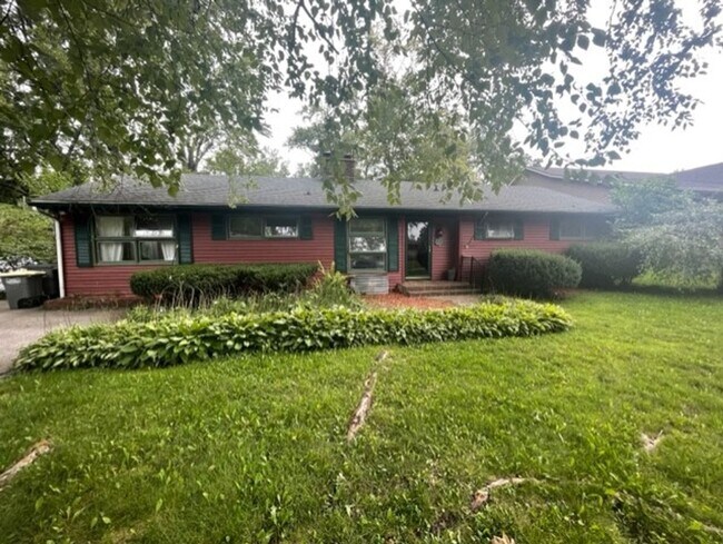 Foto del edificio - 4 Bedroom House Fully Furnished: Special O...