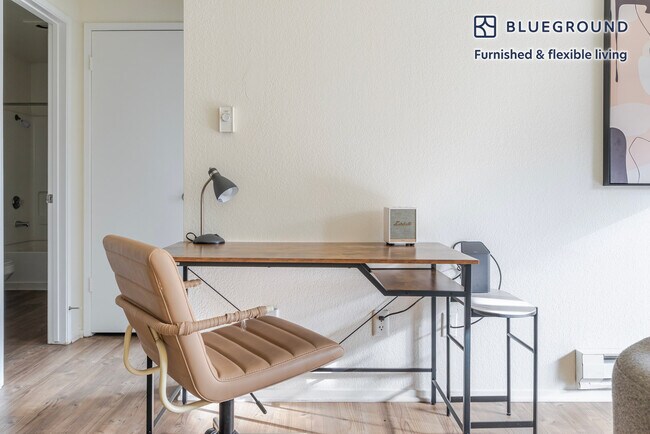 Foto del edificio - 1600 Villa St