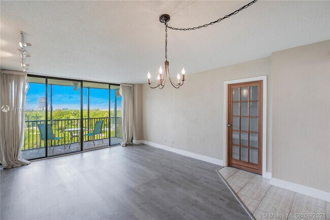 Building Photo - 3401 N Country Club Dr