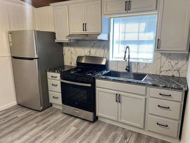 Foto del edificio - 707-709 E 9th St