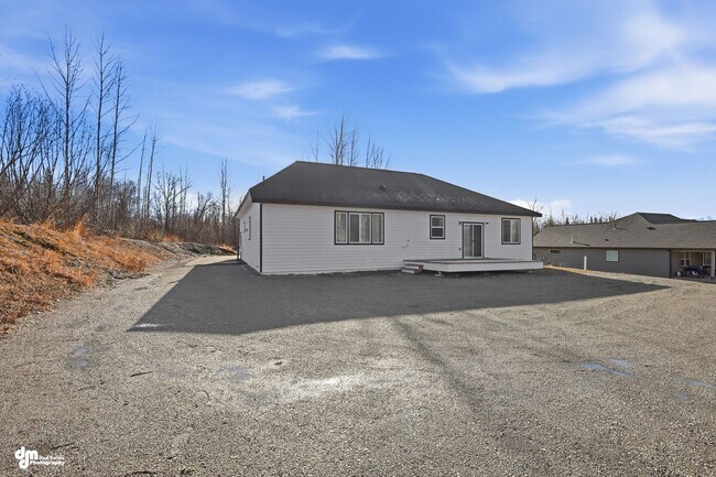 Foto del edificio - 4 Bedroom | 2.5 Bathroom | 2 Car Garage - Convenient Location!