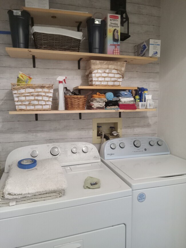 Foto del edificio - 12051 Proctor Loop