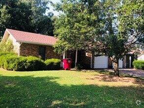 Building Photo - 221 Kate Dr