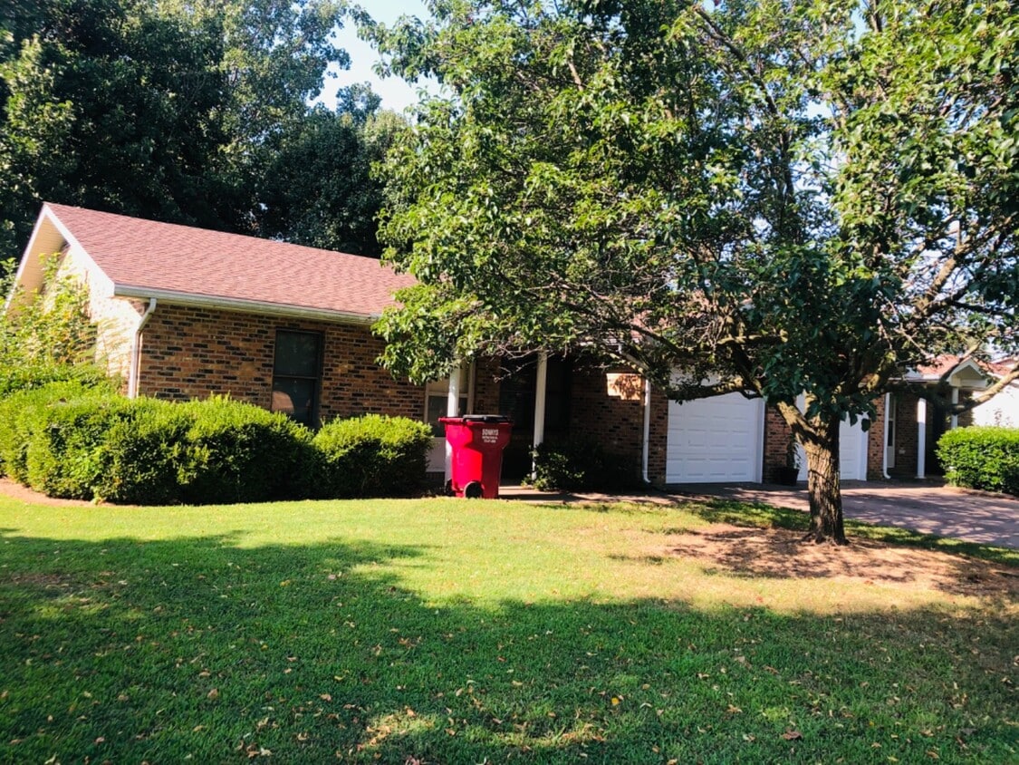 Primary Photo - 221 Kate Dr