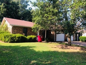 Building Photo - 221 Kate Dr
