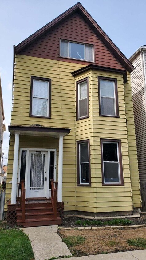 Primary Photo - 2926 N Ridgeway Ave