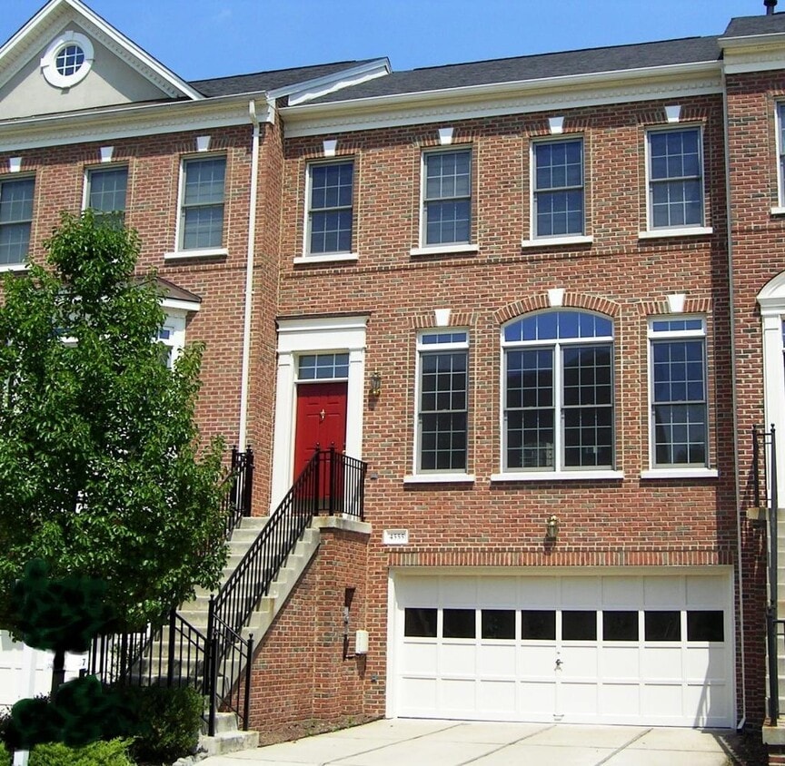 Primary Photo - 4555 Fair Valley Dr