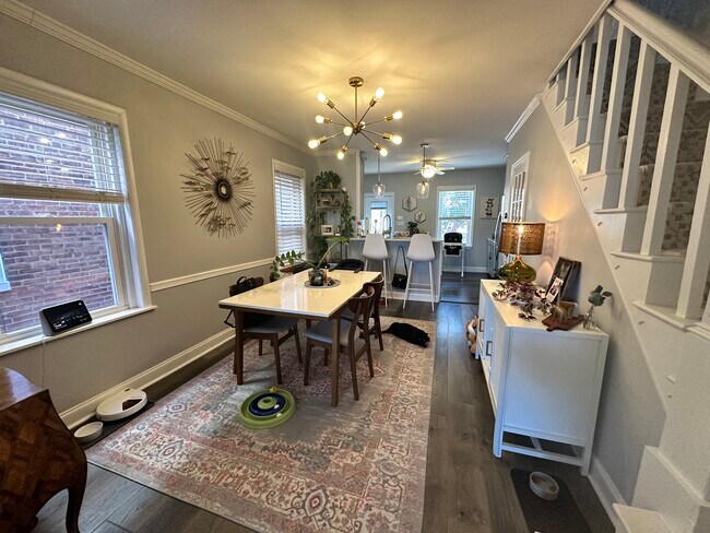 Building Photo - 10 W Knight Ave