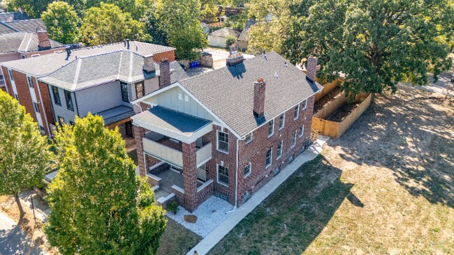 Foto del edificio - 605-607-607 S Champion Ave