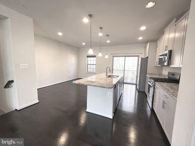 Building Photo - 620 Shore Forest Dr