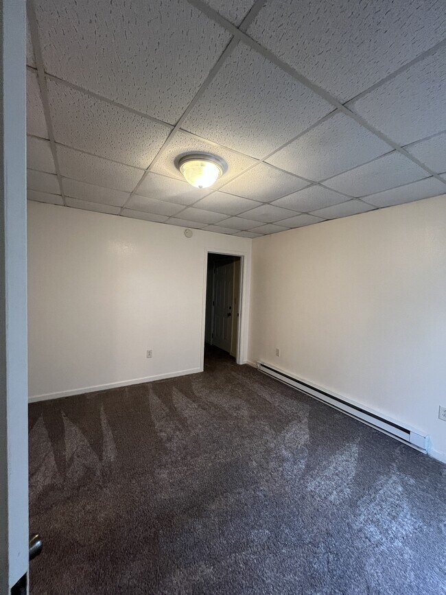 Building Photo - 204 E Cherry St