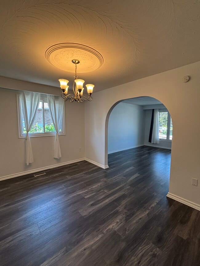 Building Photo - 108 Capri Cres