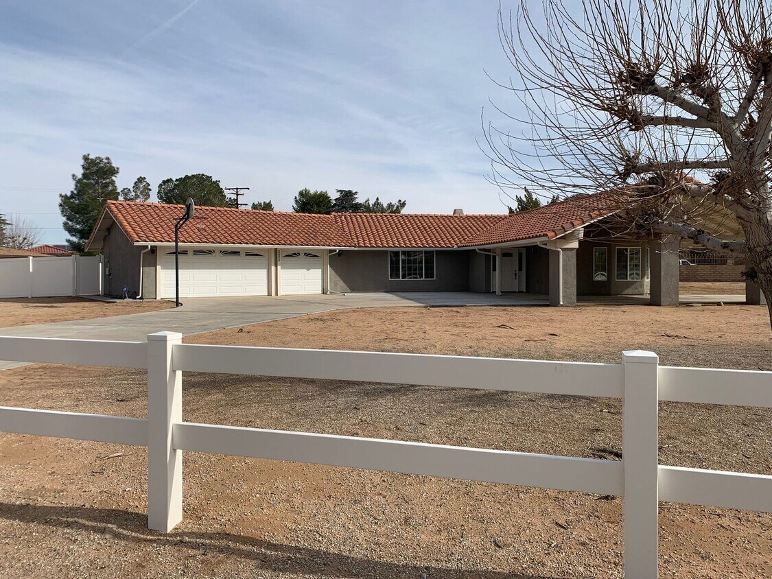 Beautiful Desert Knolls Home Apartments in Apple Valley, CA